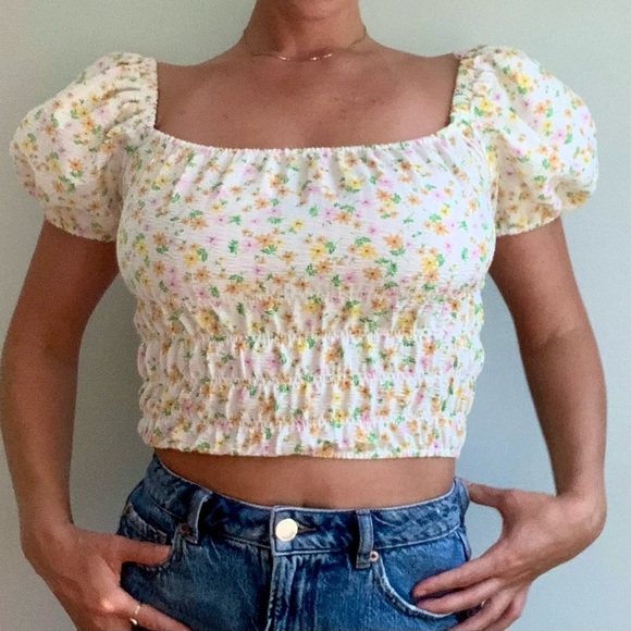 NWT peasant style crop top with puffy sleeves - Picture 3 of 8